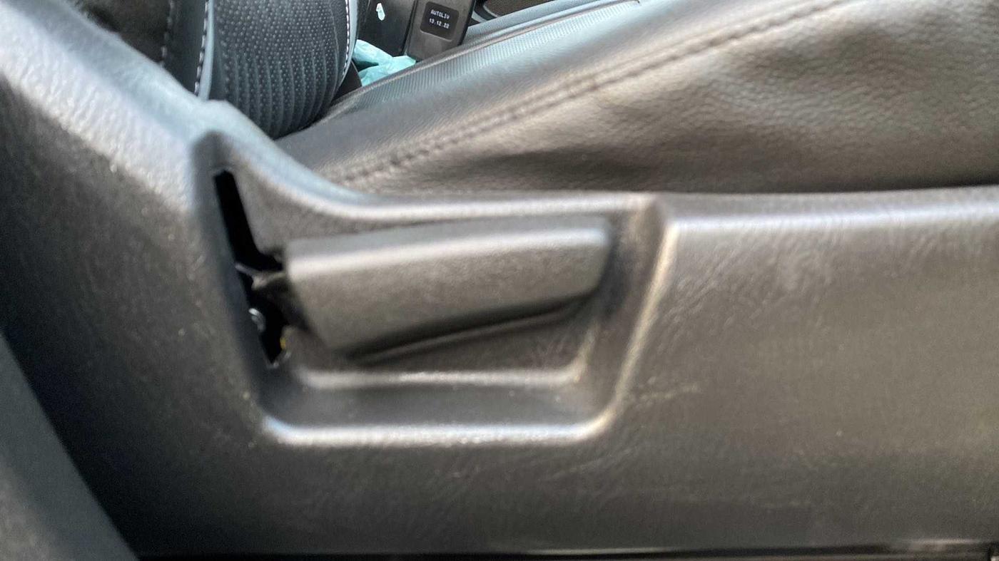 2023 Maruti Alto LXI O, Petrol, Manual, 1,835 km, Driver Side Adjustment Panel