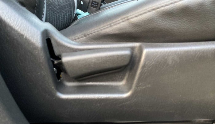 2023 Maruti Alto LXI O, Petrol, Manual, 1,835 km, Driver Side Adjustment Panel
