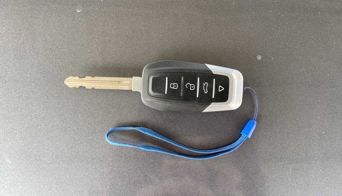 2017 Hyundai Eon MAGNA +, Petrol, Manual, 75,421 km, Key Close Up