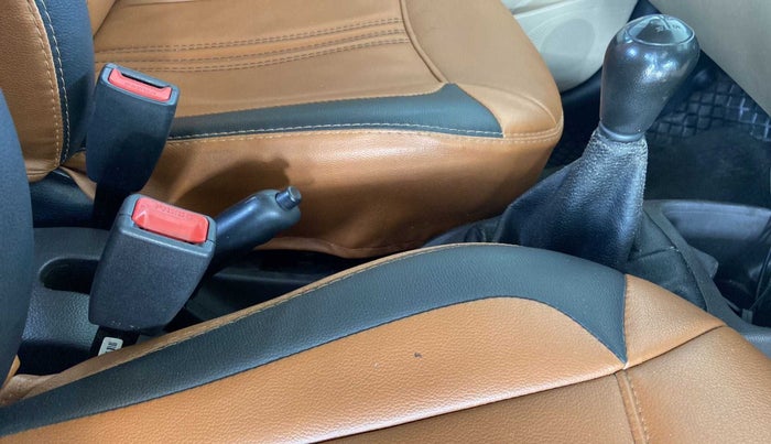 2017 Hyundai Eon MAGNA +, Petrol, Manual, 75,421 km, Gear Lever