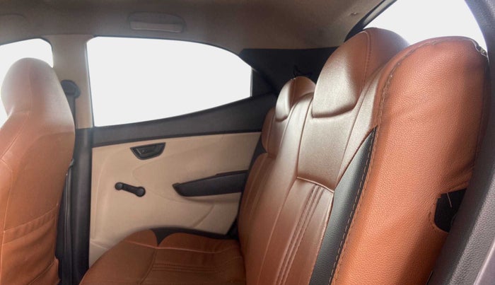 2017 Hyundai Eon MAGNA +, Petrol, Manual, 75,421 km, Right Side Rear Door Cabin