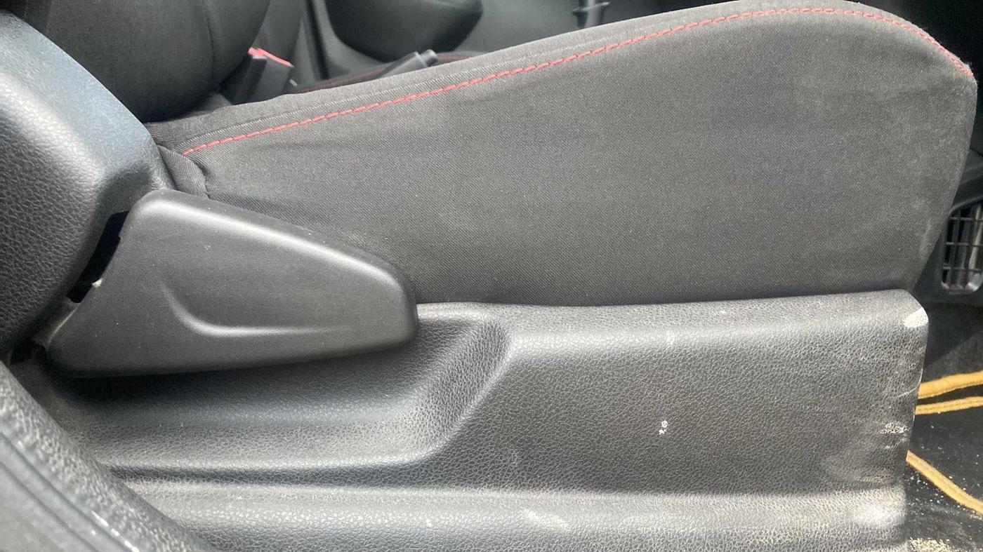 2020 Renault Kwid RXT 0.8, Petrol, Manual, 8,512 km, Driver Side Adjustment Panel