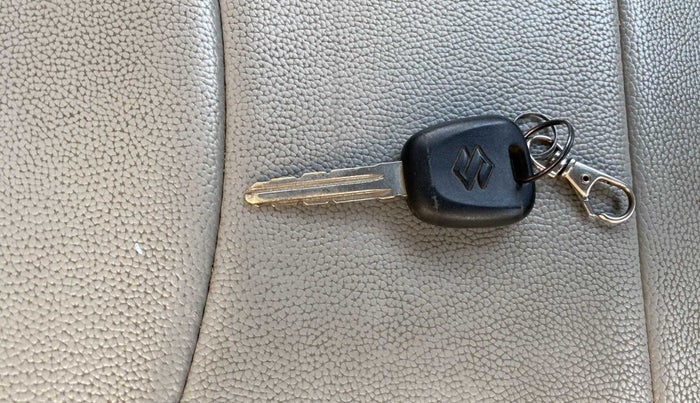 2016 Maruti Alto 800 LXI, Petrol, Manual, 59,868 km, Key Close Up