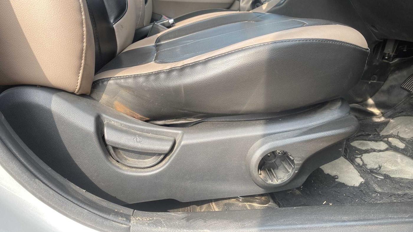 2016 Hyundai Xcent S 1.2 SPECIAL EDITION, Petrol, Manual, 49,027 km, Driver Side Adjustment Panel