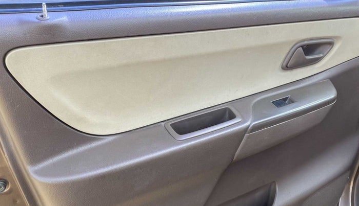 2010 Maruti Zen Estilo LXI, Petrol, Manual, 78,844 km, Left front window switch / handle - Minor damage