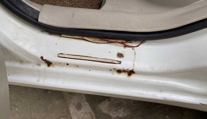 2012 Maruti Swift Dzire VXI, Petrol, Manual, 25,759 km, Left running board - Slight discoloration