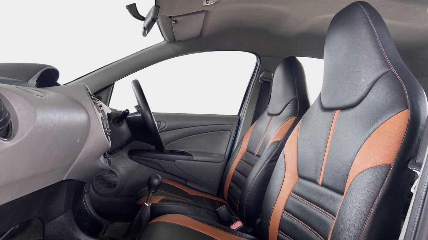 2011 Toyota Etios Liva G, Petrol, Manual, 99,024 km, Right Side Front Door Cabin