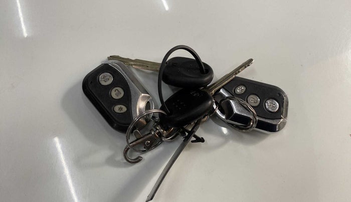 2010 Hyundai i10 MAGNA 1.2, Petrol, Manual, 79,204 km, Key Close Up