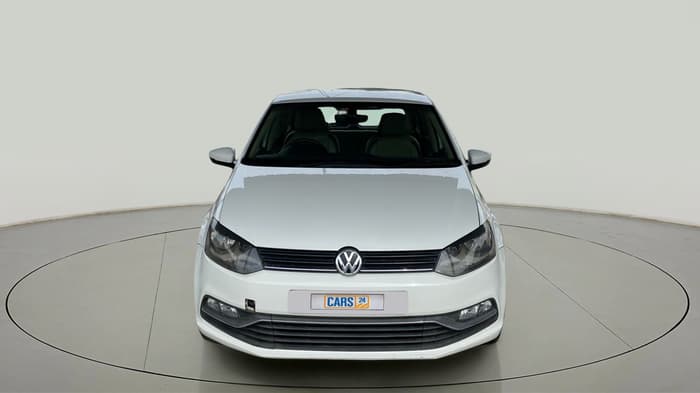 2016 Volkswagen Polo HIGHLINE1.2L, Petrol, Manual, 1,17,907 km, Front