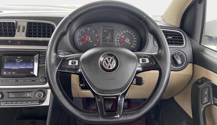 2016 Volkswagen Polo HIGHLINE1.2L, Petrol, Manual, 1,17,907 km, Steering Wheel Close Up