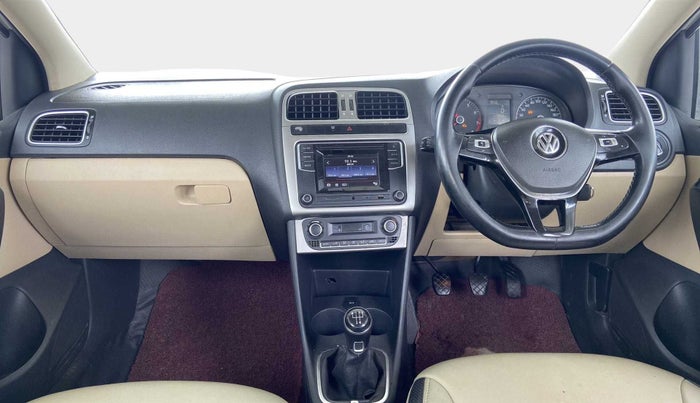 2016 Volkswagen Polo HIGHLINE1.2L, Petrol, Manual, 1,17,907 km, Dashboard