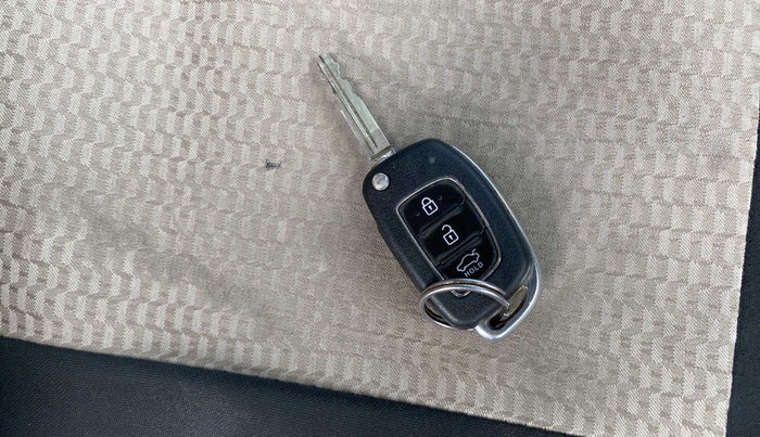 2018 Hyundai Xcent SX 1.2, Petrol, Manual, 59,627 km, Key Close Up