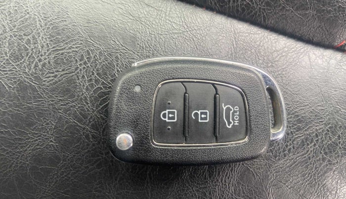 2020 Hyundai NEW I20 SPORTZ 1.2 MT DUAL TONE, Petrol, Manual, 16,395 km, Key Close Up