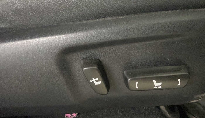 2019 Toyota Innova Crysta 2.8 ZX AT 7 STR, Diesel, Automatic, 19,567 km, Driver Side Adjustment Panel