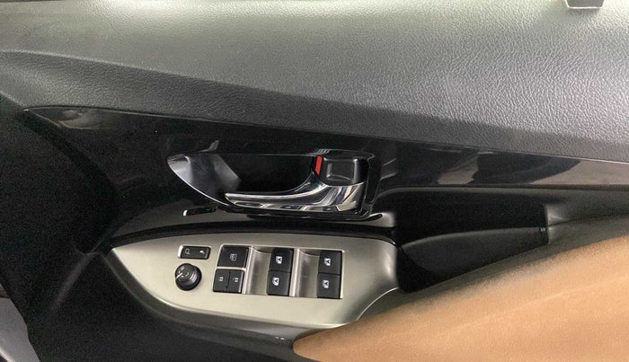 2019 Toyota Innova Crysta 2.8 ZX AT 7 STR, Diesel, Automatic, 19,567 km, Driver Side Door Panels Control