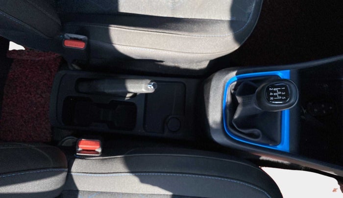 2022 Tata PUNCH CREATIVE  1.2 RTN DUAL TONE, Petrol, Manual, 9,103 km, Gear Lever
