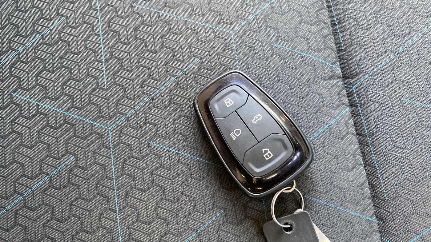 2022 Tata PUNCH CREATIVE  1.2 RTN DUAL TONE, Petrol, Manual, 9,103 km, Key Close Up
