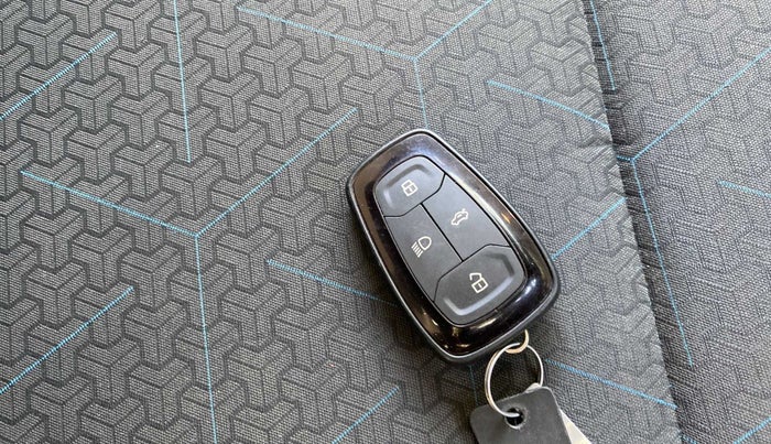 2022 Tata PUNCH CREATIVE  1.2 RTN DUAL TONE, Petrol, Manual, 9,103 km, Key Close Up