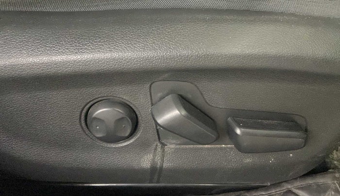 2018 Hyundai New Elantra 2.0 SX AT PETROL, Petrol, Automatic, 51,533 km, Driver Side Adjustment Panel