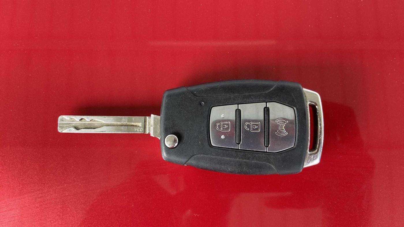 2021 Mahindra XUV300 W6 1.2 PETROL, Petrol, Manual, 29,138 km, Key Close Up