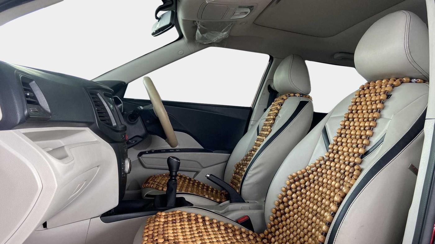 2021 Mahindra XUV300 W6 1.2 PETROL, Petrol, Manual, 29,138 km, Right Side Front Door Cabin