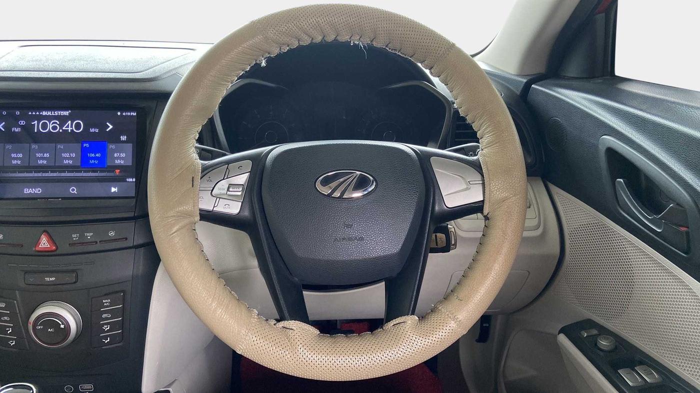 2021 Mahindra XUV300 W6 1.2 PETROL, Petrol, Manual, 29,138 km, Steering Wheel Close Up