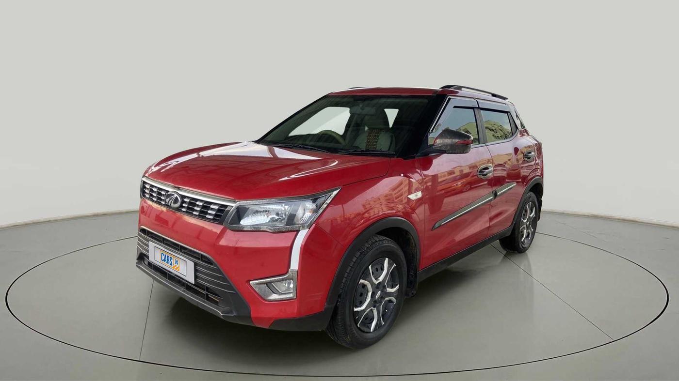 2021 Mahindra XUV300 W6 1.2 PETROL, Petrol, Manual, 29,138 km, Left Front Diagonal