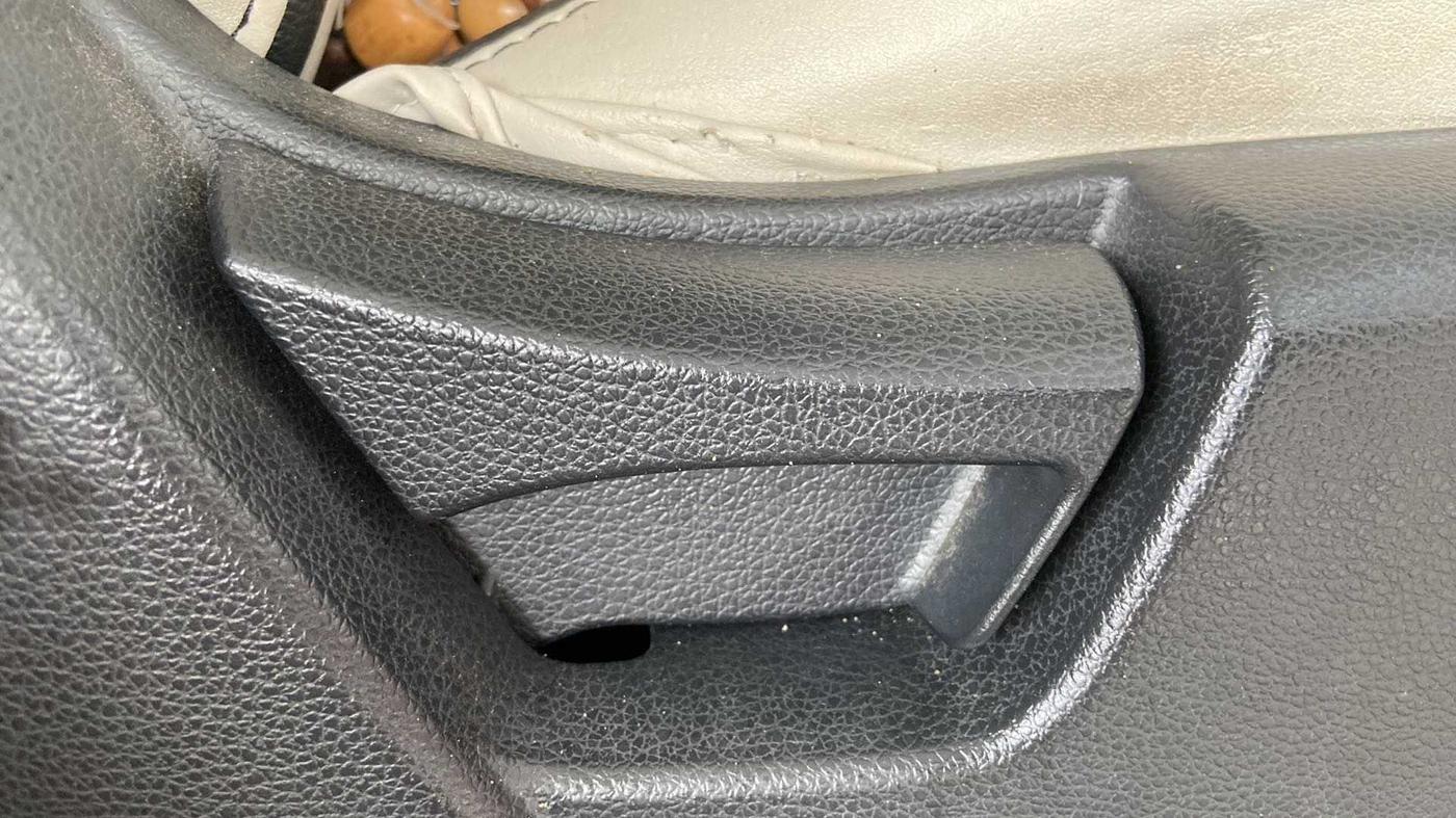 2021 Mahindra XUV300 W6 1.2 PETROL, Petrol, Manual, 29,138 km, Driver Side Adjustment Panel