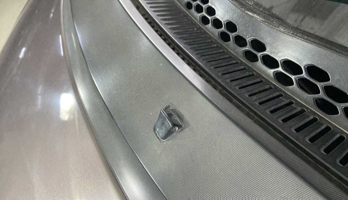 2016 Tata Tiago XZ PETROL, Petrol, Manual, 33,692 km, Front windshield - Wiper nozzle not functional