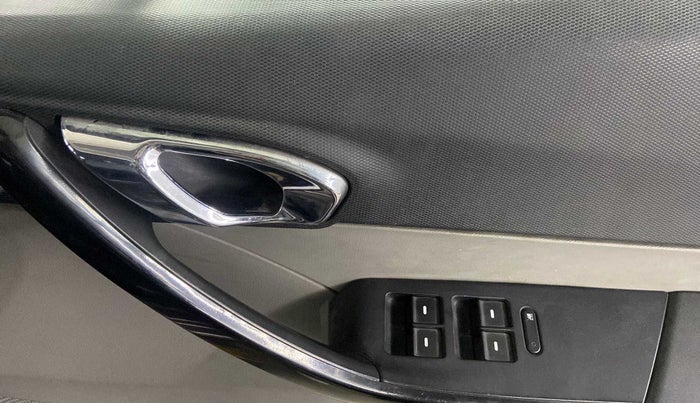 2016 Tata Tiago XZ PETROL, Petrol, Manual, 33,692 km, Driver Side Door Panels Control