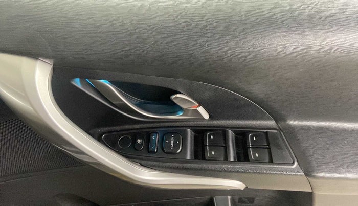 2019 Mahindra XUV500 W7, Diesel, Manual, 36,039 km, Driver Side Door Panels Control