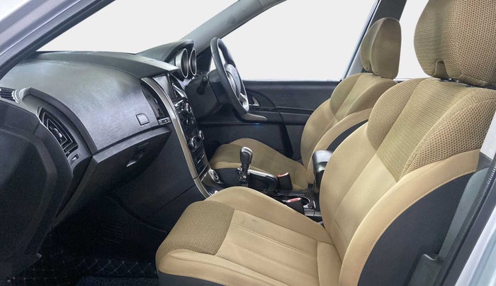 2019 Mahindra XUV500 W7, Diesel, Manual, 36,039 km, Right Side Front Door Cabin