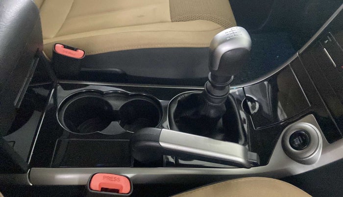 2019 Mahindra XUV500 W7, Diesel, Manual, 36,039 km, Gear Lever