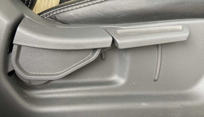 2022 Hyundai AURA S 1.2 CNG, CNG, Manual, 14,529 km, Driver Side Adjustment Panel