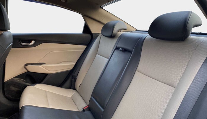 2018 Hyundai Verna 1.6 VTVT SX (O) AT, Petrol, Automatic, 35,705 km, Right Side Rear Door Cabin