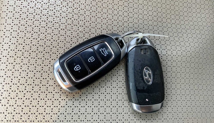 2018 Hyundai Verna 1.6 VTVT SX (O) AT, Petrol, Automatic, 35,705 km, Lock system - Dork lock functional only from remote key