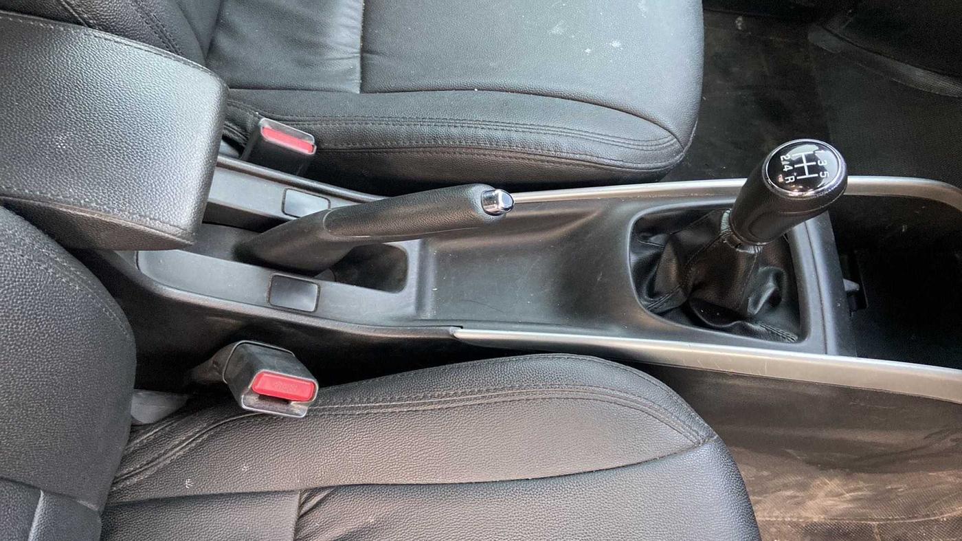 2015 Maruti Baleno ALPHA DIESEL 1.3, Diesel, Manual, 55,520 km, Gear Lever