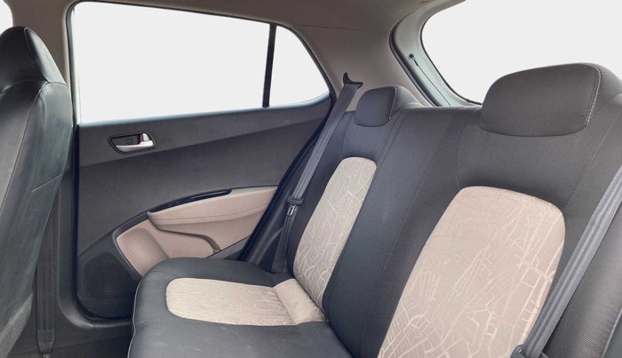 2016 Hyundai Grand i10 SPORTZ 1.2 KAPPA VTVT, Petrol, Manual, 43,988 km, Right Side Rear Door Cabin