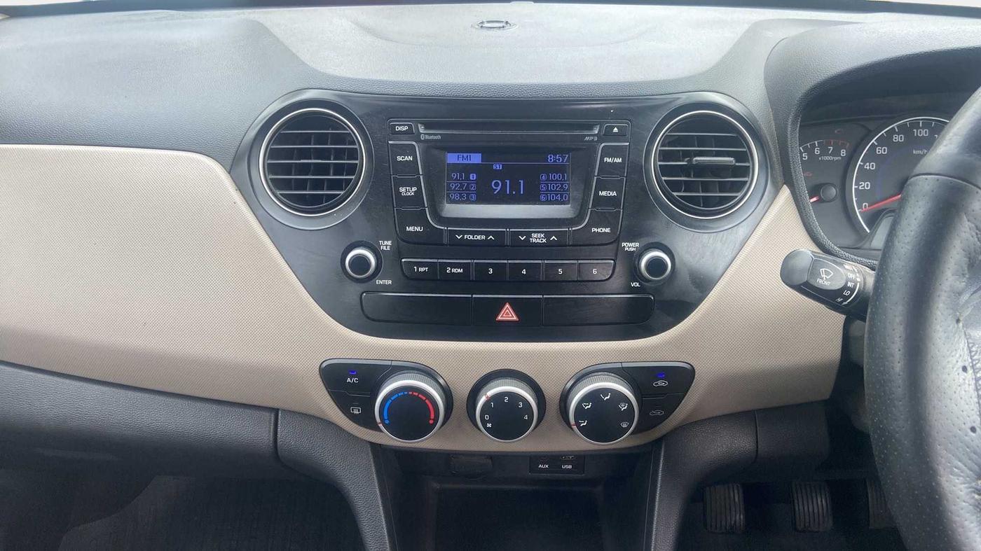 2015 Hyundai Grand i10 SPORTZ 1.2 KAPPA VTVT, Petrol, Manual, 40,237 km, Infotainment System