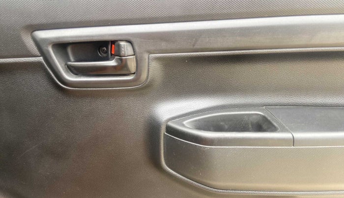 2020 Maruti S PRESSO VXI PLUS AMT, Petrol, Automatic, 42,173 km, Driver Side Door Panels Control