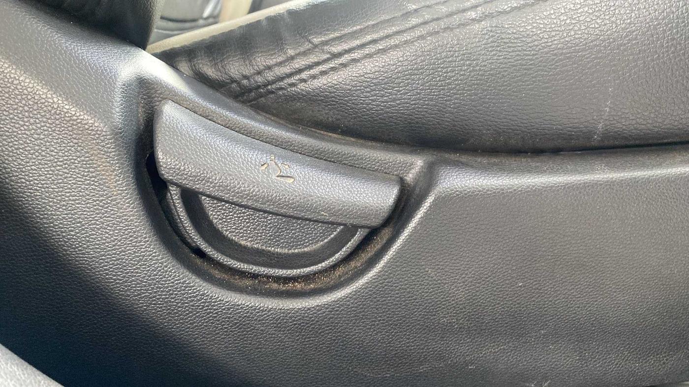 2017 Hyundai Xcent S AT 1.2, Petrol, Automatic, 96,728 km, Driver Side Adjustment Panel