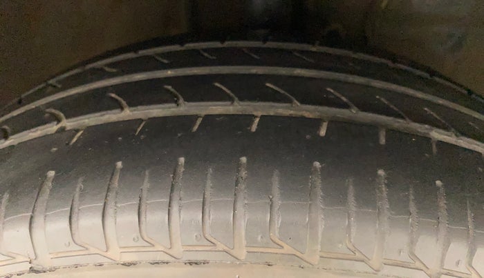2012 Toyota Etios GD SP, Diesel, Manual, 99,771 km, Right Front Tyre Tread