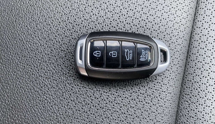 2021 Hyundai Verna SX (O) 1.0 TURBO DCT, Petrol, Automatic, 37,975 km, Key Close Up