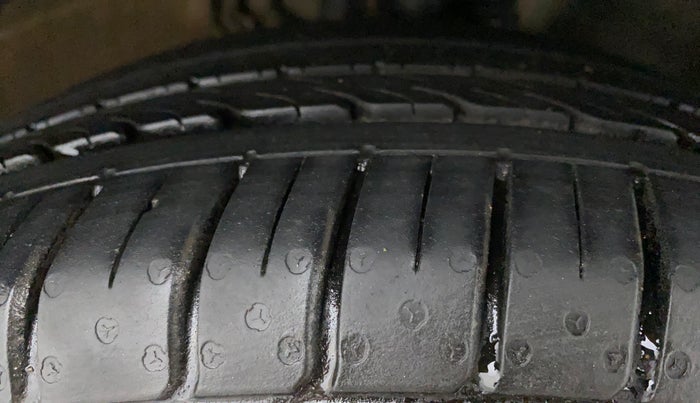 2019 Volkswagen Polo HIGHLINE PLUS 1.0, Petrol, Manual, 59,724 km, Right Front Tyre Tread