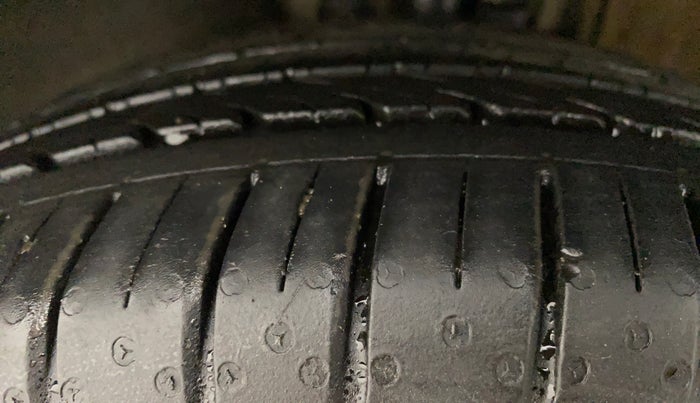 2019 Volkswagen Polo HIGHLINE PLUS 1.0, Petrol, Manual, 59,724 km, Left Front Tyre Tread