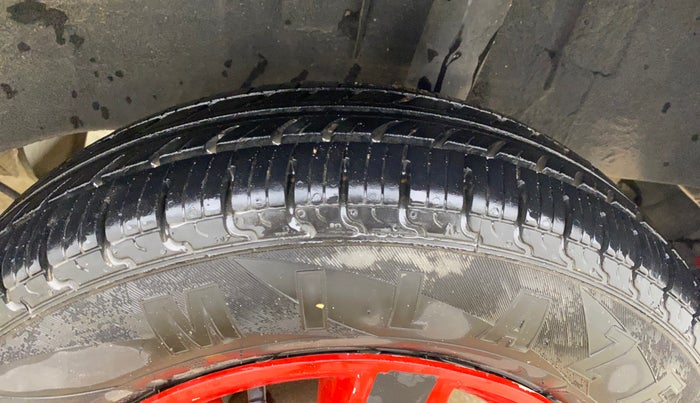 2017 Renault Kwid RXT 02 Anniversary Edition, Petrol, Manual, 98,354 km, Left Rear Tyre Tread