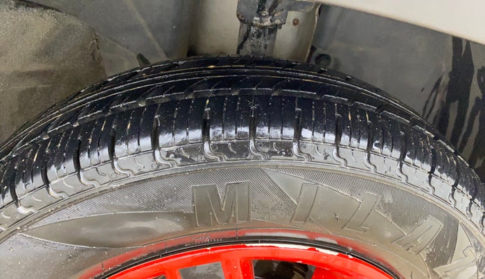 2017 Renault Kwid RXT 02 Anniversary Edition, Petrol, Manual, 98,354 km, Right Front Tyre Tread