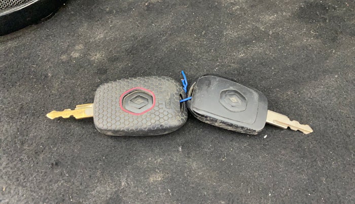 2017 Renault Kwid RXT 02 Anniversary Edition, Petrol, Manual, 98,354 km, Key Close Up