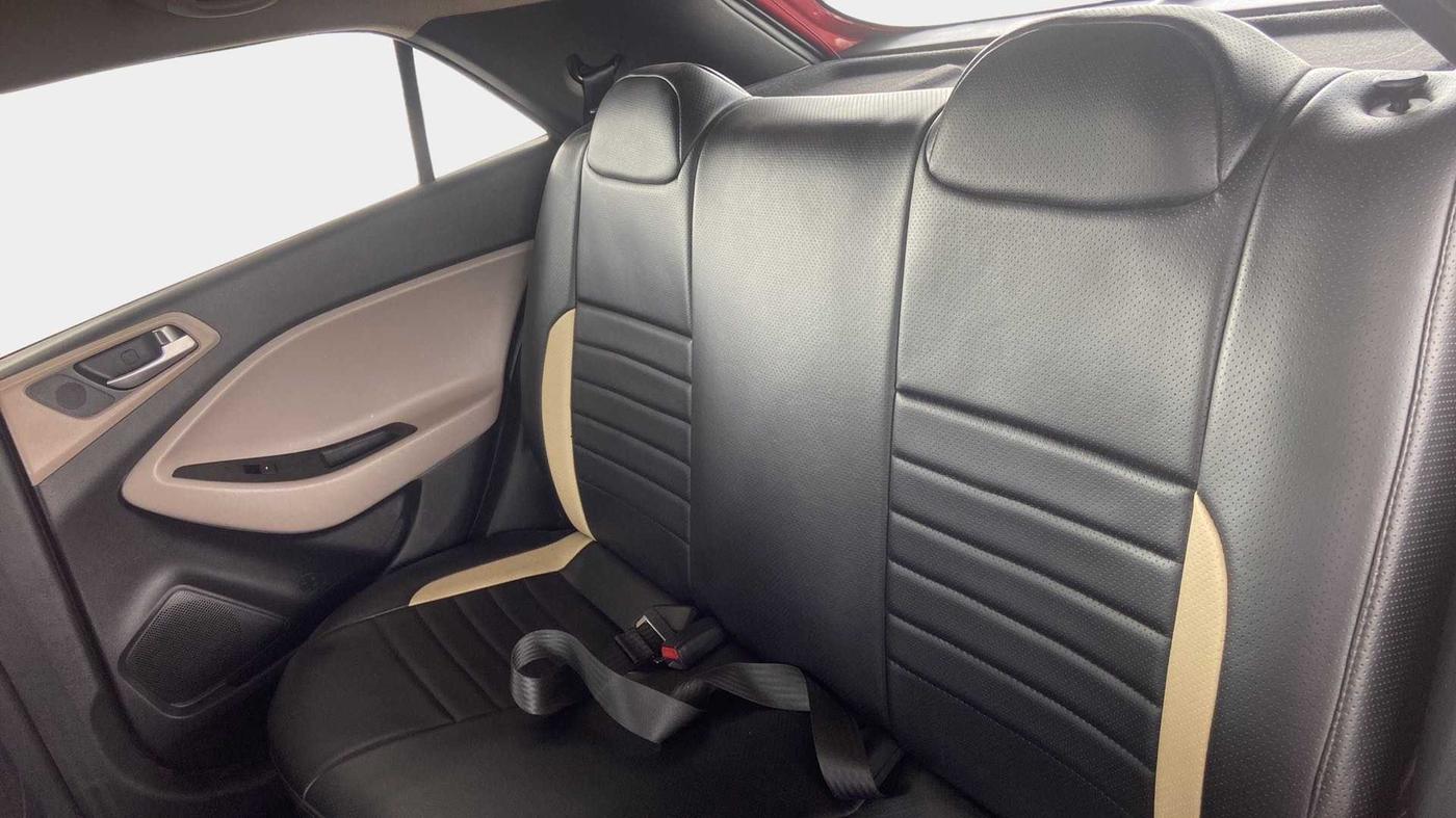 2020 Hyundai Elite i20 SPORTZ PLUS 1.2, Petrol, Manual, 32,837 km, Right Side Rear Door Cabin
