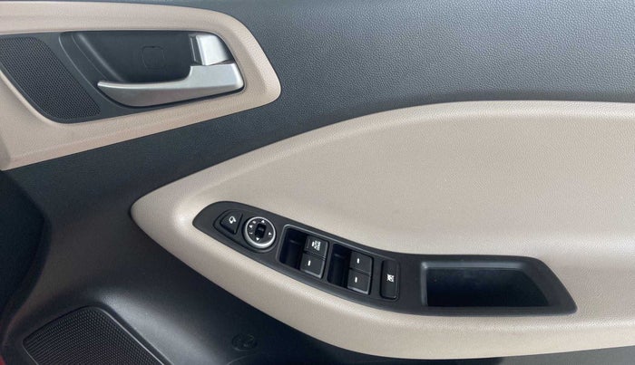 2020 Hyundai Elite i20 SPORTZ PLUS 1.2, Petrol, Manual, 32,837 km, Driver Side Door Panels Control